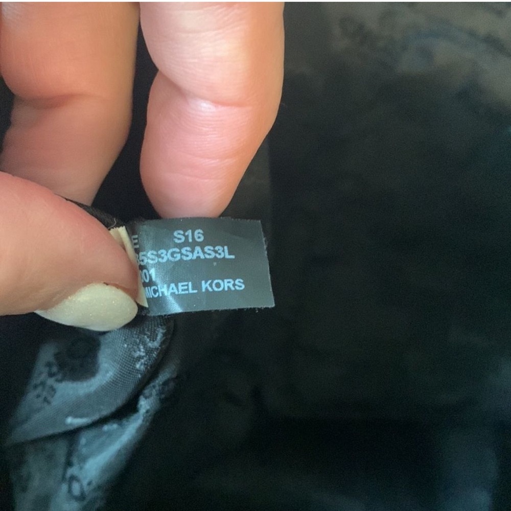 Michael Kors Black Saffiano Leather Large Zip Around Satchel w/Gold Hardware - Picture 12 of 15